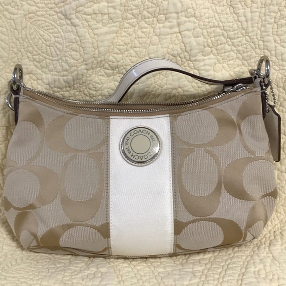 Coach Handbags - COACH hobo shoulder / crossbody bag